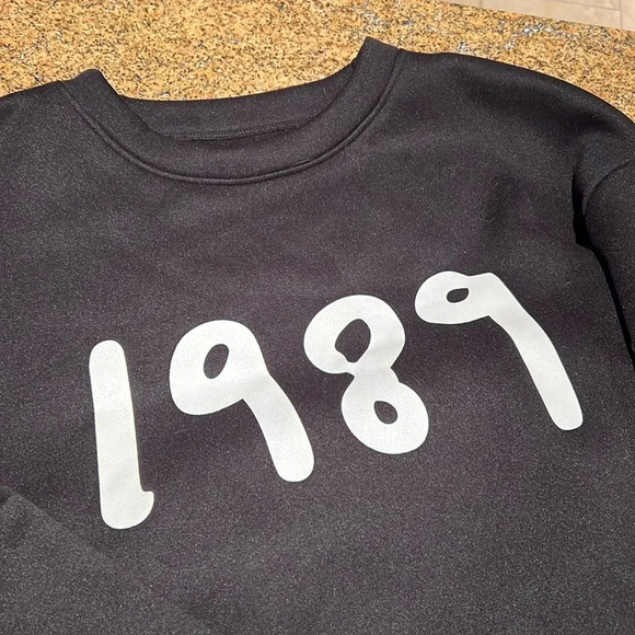Taylor Swift Inspired 1989 Crewneck Sweatshirt - Picture 4 of 4